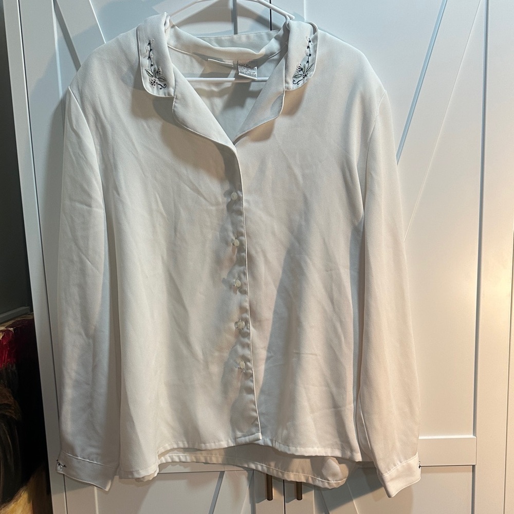 Koret White Button Down Shirt with Embroidered Collar